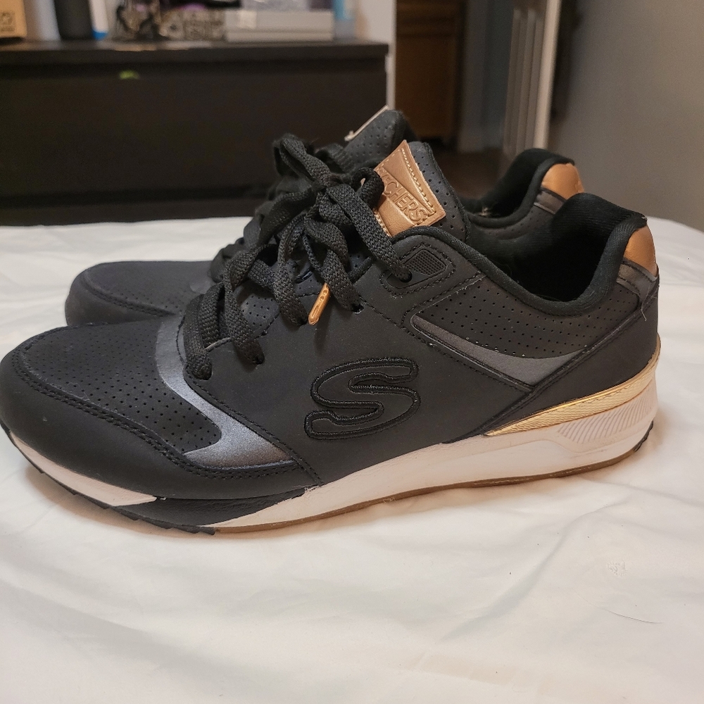 Skechers Air-cooled memory foam women's size 8
